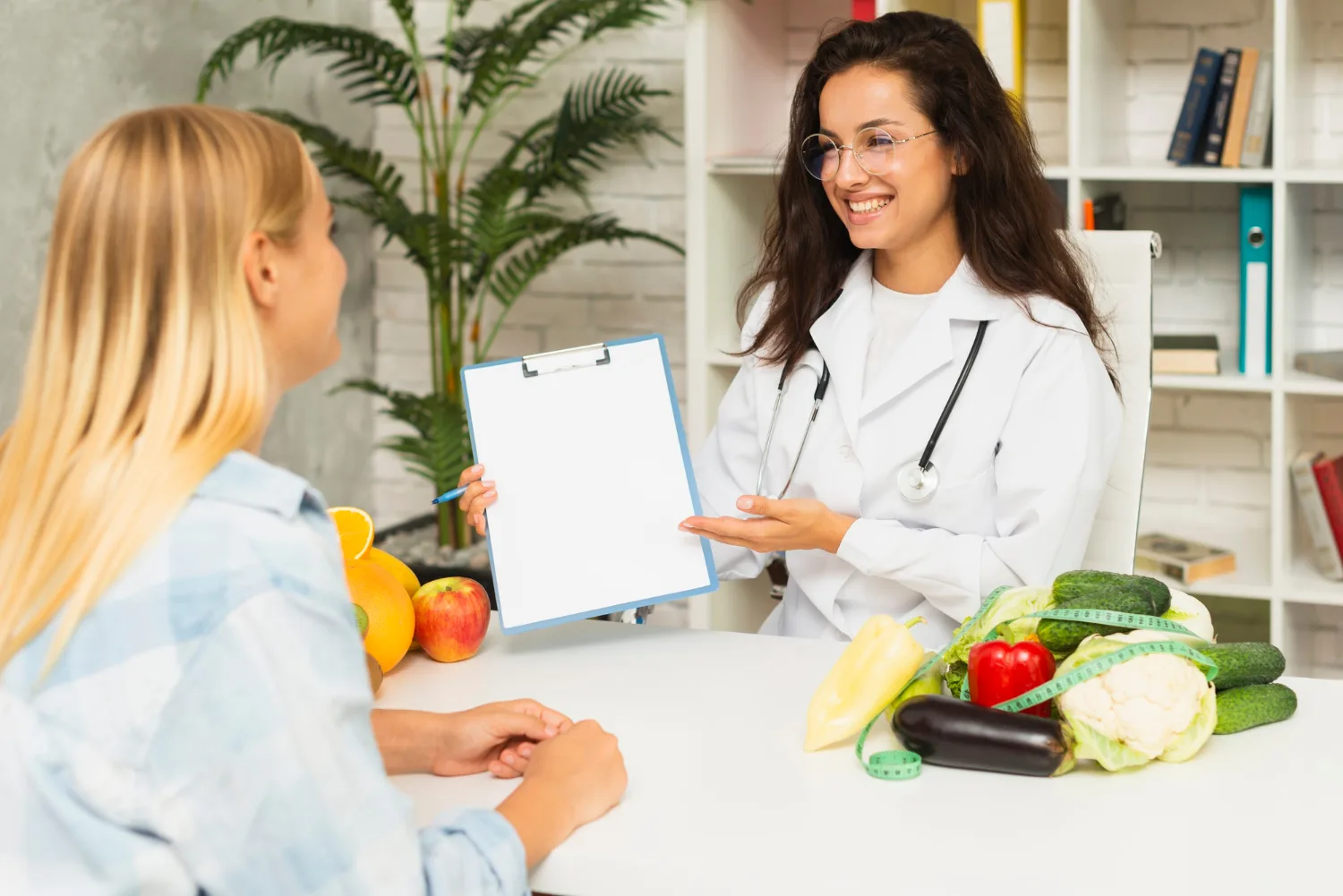 Consulta médica para obesidad, diabetes e hipertension